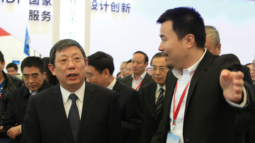国家工信部部长苗圩、上海市长杨雄等重要领导视察木马设计作品